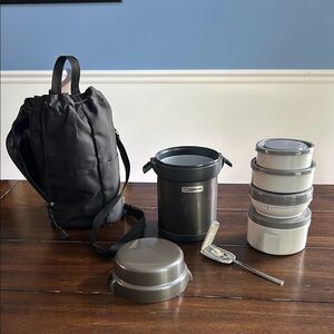 Black and Gray Food Storage Set